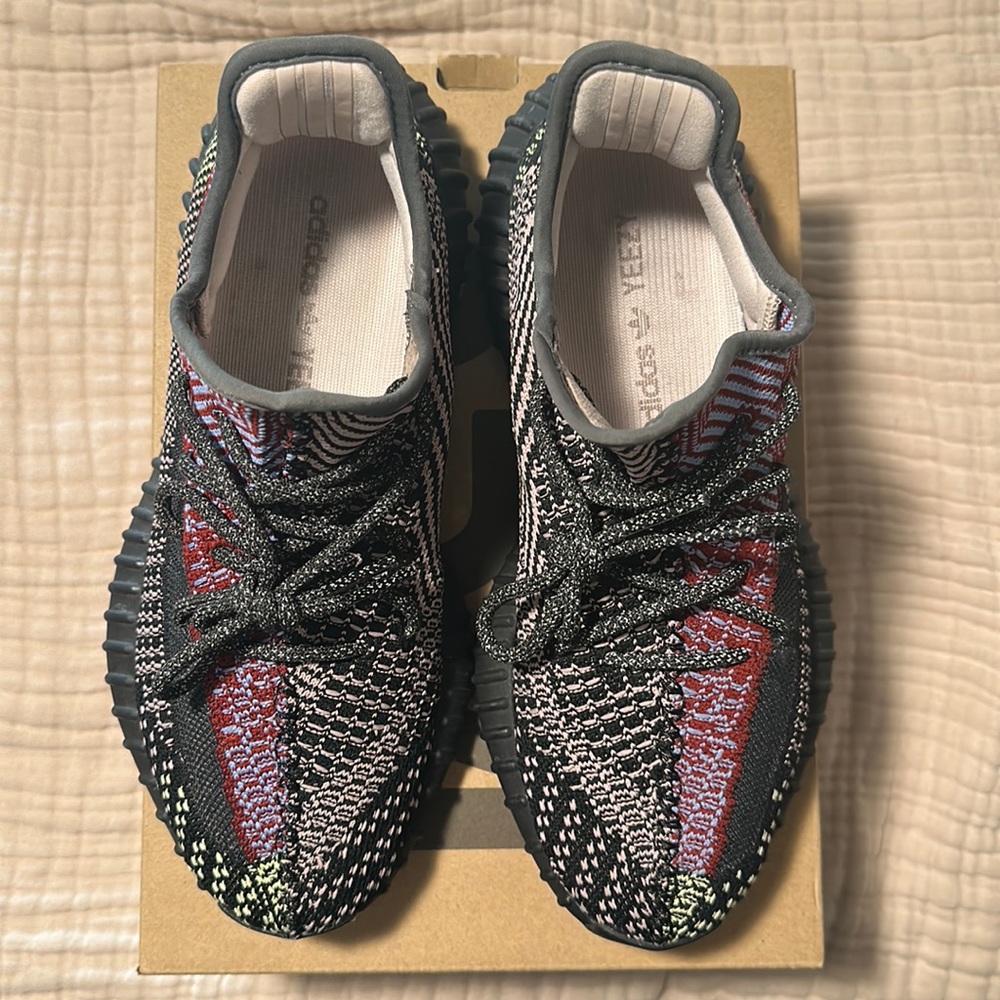 Yeezy 350 mens sneaker size 8 color: yecheil